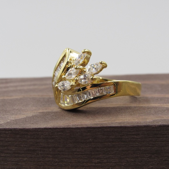 Size 6.25 Gold Tone Unique CZ Diamond Band Ring - Picture 2 of 7